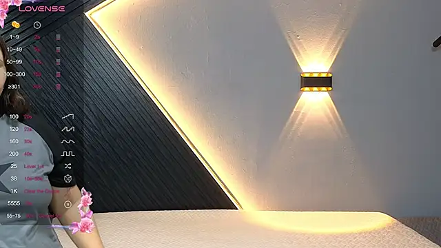 Snapshot of Laia_and_Aloby chatting on February 13, 2026, 10:10 pm Laia and Aloby online show from February 13, 2026, 10:10 pm