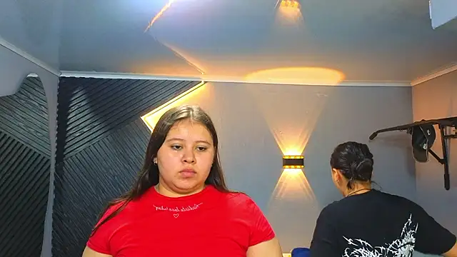 Snapshot of Laia_and_Aloby chatting on February 14, 2026, 10:10 pm Laia and Aloby online show from February 14, 2026, 10:10 pm