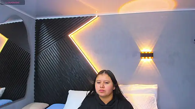 Snapshot of Laia_and_Aloby chatting on July 16, 2026, 11:24 pm Laia and Aloby online show from July 16, 2026, 11:24 pm