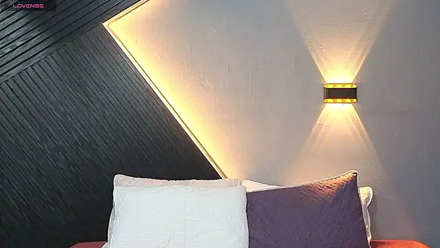 Snapshot of Laia_and_Aloby chatting on March 5, 2026, 10:05 pm Laia and Aloby online show from March 5, 2026, 10:05 pm