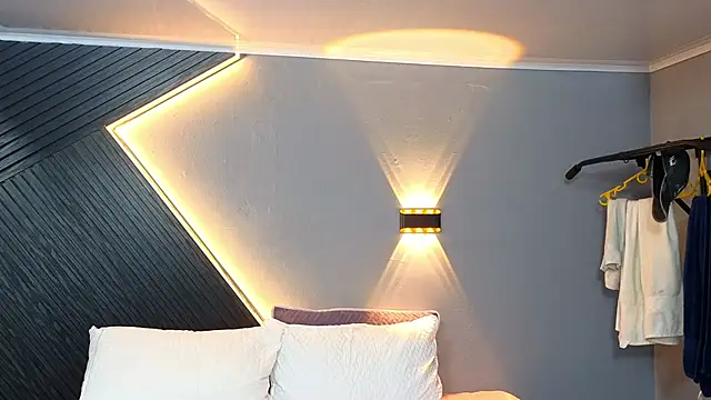 Snapshot of Laia_and_Aloby chatting on February 25, 2026, 10:09 pm Laia and Aloby online show from February 25, 2026, 10:09 pm