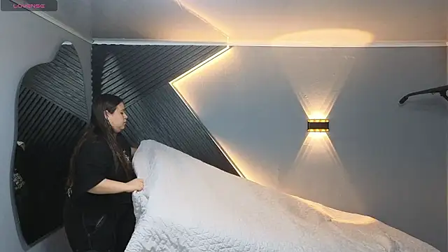 Snapshot of Laia_and_Aloby chatting on March 3, 2026, 10:06 pm Laia and Aloby online show from March 3, 2026, 10:06 pm