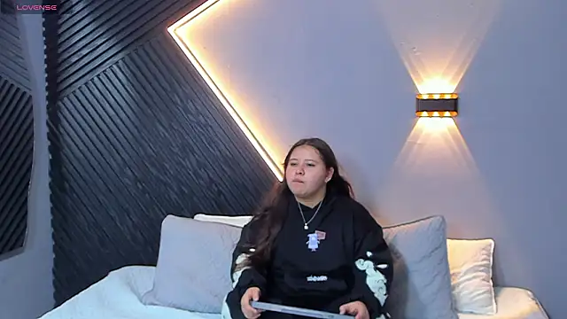 Snapshot of Laia_and_Aloby chatting on March 17, 2026, 10:13 pm Laia and Aloby online show from March 17, 2026, 10:13 pm