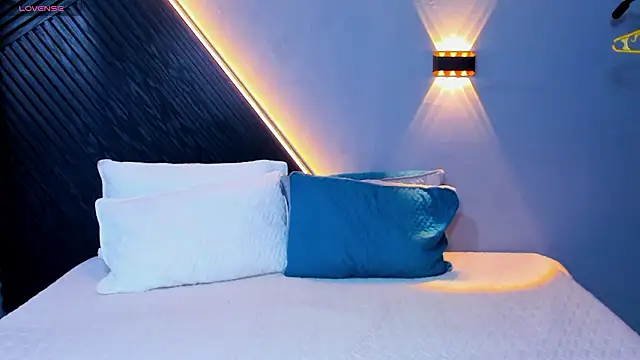 Snapshot of Laia_and_Aloby chatting on March 18, 2026, 10:10 pm Laia and Aloby online show from March 18, 2026, 10:10 pm