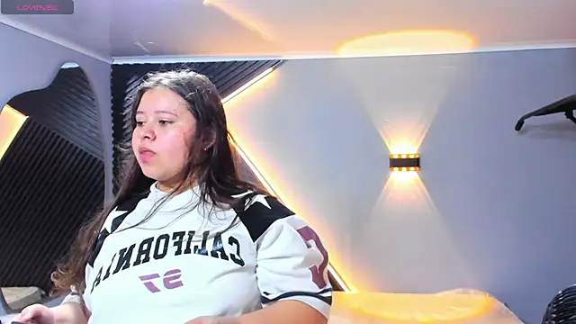 Snapshot of Laia_and_Aloby chatting on March 13, 2026, 10:04 pm Laia and Aloby online show from March 13, 2026, 10:04 pm