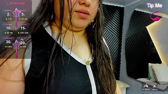 Snapshot of Laia_and_Aloby chatting on July 2, 2026, 11:22 pm Laia and Aloby online show from July 2, 2026, 11:22 pm