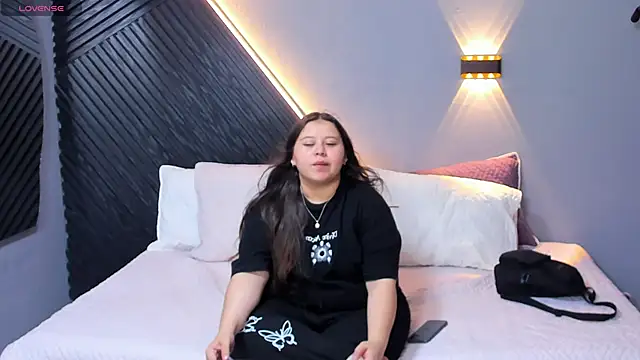 Snapshot of Laia_and_Aloby chatting on March 11, 2026, 10:15 pm Laia and Aloby online show from March 11, 2026, 10:15 pm