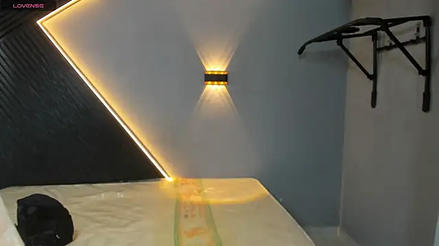 Snapshot of Laia_and_Aloby chatting on March 19, 2026, 10:10 pm Laia and Aloby online show from March 19, 2026, 10:10 pm