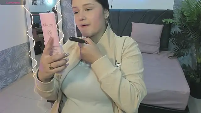 Snapshot of Krysstal_tay chatting on April 15, 2026, 11:59 am Krysstal tay online show from April 15, 2026, 11:59 am