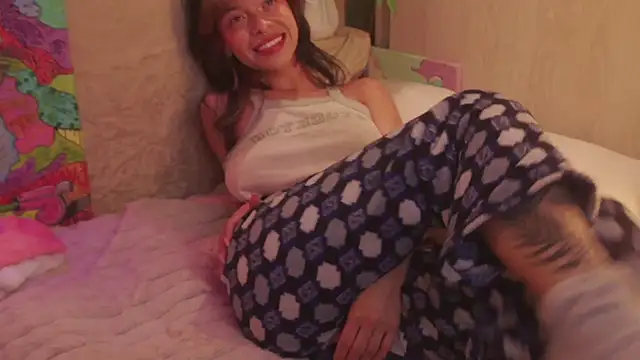 Snapshot of Kitty_arts chatting on January 26, 2025, 3:17 am Kitty arts online show from January 26, 2025, 3:17 am