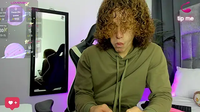 All3ssandr0 online show from December 5, 2024, 2:04 am