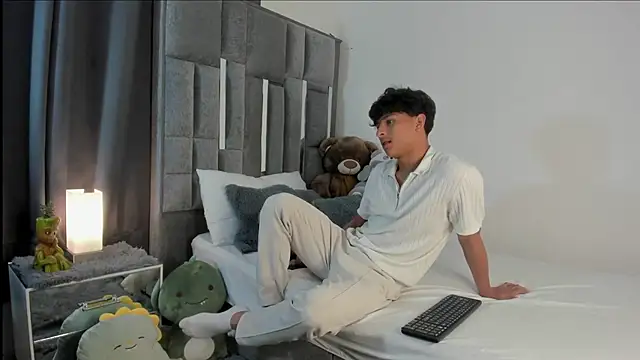 All3ssandr0 online show from October 9, 2025, 2:34 am