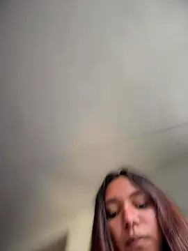 Nikol Rang   online show from December 17, 2025, 6:02 pm