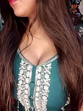 Sreya213 online show from February 21, 2026, 7:16 pm