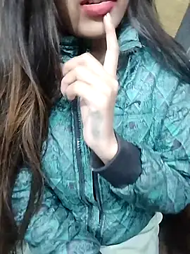 Sreya213 online show from December 4, 2024, 3:37 pm