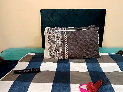 chloechrome online show from March 21, 2025, 5:23 pm