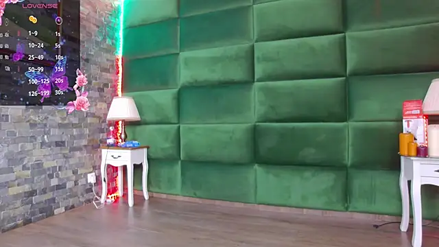 Snapshot of SelenSummer chatting on February 18, 2026, 7:54 pm SelenSummer online show from February 18, 2026, 7:54 pm