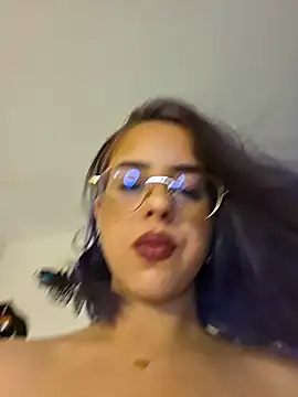 LisandreLaVenale online show from June 19, 2026, 10:25 pm
