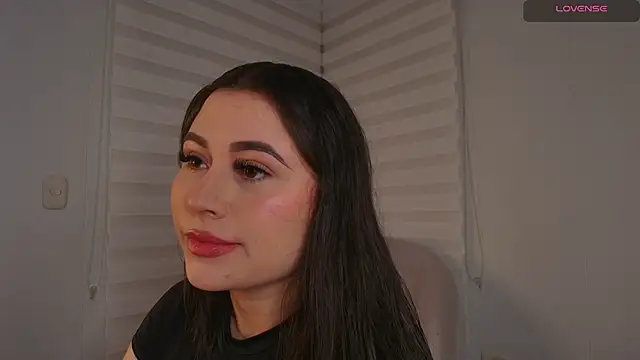 venusleroy  online show from September 18, 2025, 11:19 pm