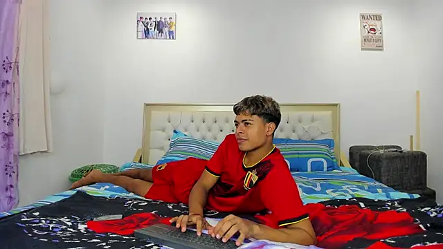 dafnezahiraa  online show from January 4, 2025, 3:18 am