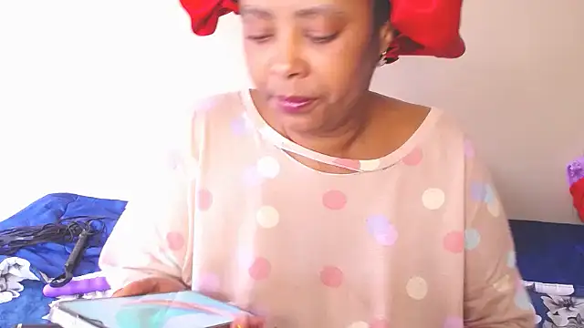 2Sweetysmile online show from October 2, 2025, 10:40 am