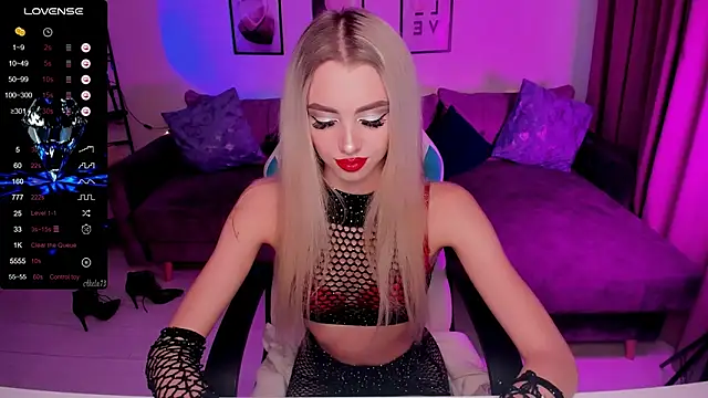 Emilia Klar online show from October 13, 2025, 3:02 pm