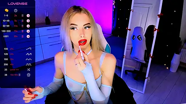 Emilia Klar online show from March 13, 2025, 2:44 pm