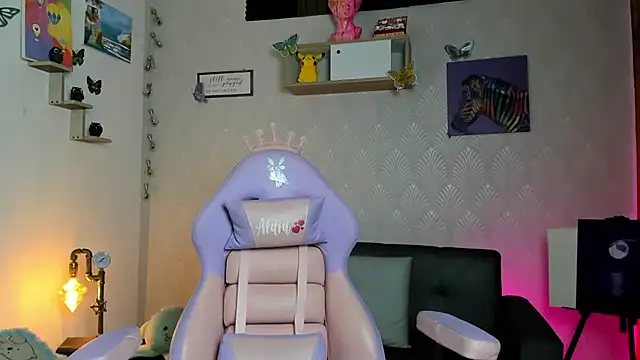 Alaia Love77 online show from November 10, 2025, 6:24 pm