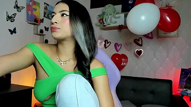 Snapshot of Alaia_Love77 chatting on February 17, 2026, 9:34 pm Alaia Love77 online show from February 17, 2026, 9:34 pm