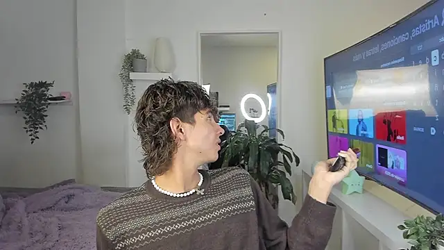 santy-kitty online show from December 2, 2025, 2:34 am