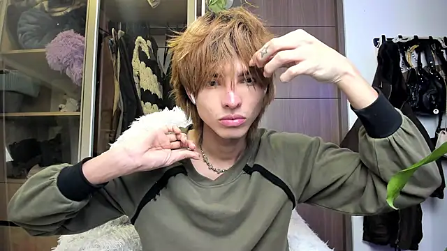 santy-kitty online show from March 12, 2025, 2:20 am