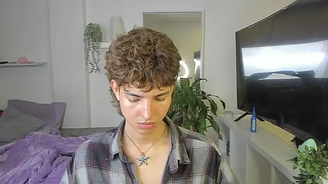 santy-kitty online show from November 11, 2025, 3:56 am