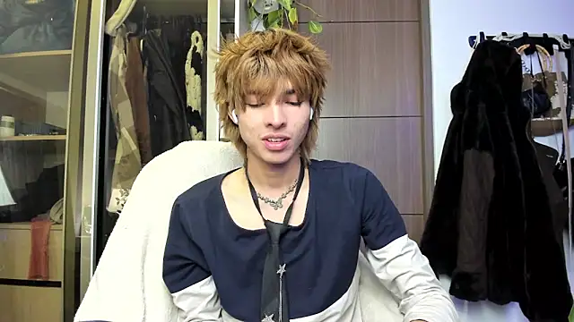 santy-kitty online show from February 26, 2025, 3:35 am