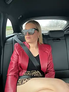 Sissy-Bee online show from December 31, 2024, 1:52 pm