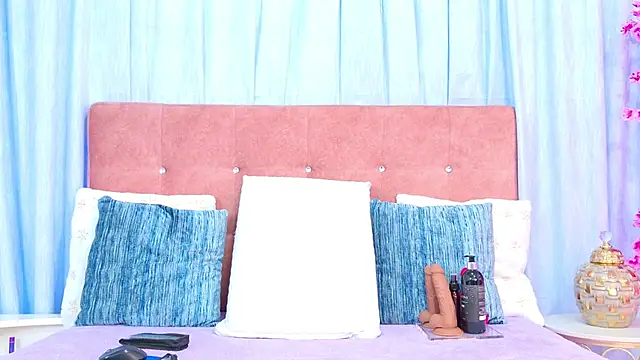 AlliciaKim online show from October 19, 2025, 7:16 pm