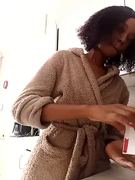 Snapshot of 02Boitybaby chatting on January 12, 2026, 7:37 am 02Boitybaby online show from January 12, 2026, 7:37 am