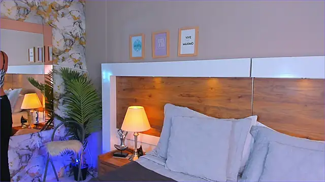 EmaBakker online show from January 6, 2026, 11:25 am