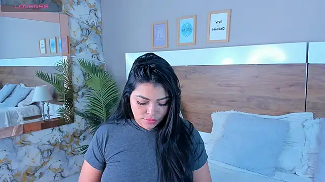 EmaBakker online show from July 17, 2026, 5:04 am