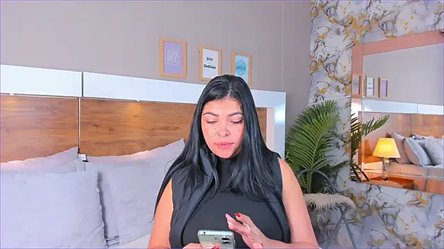 EmaBakker online show from November 6, 2025, 12:20 pm