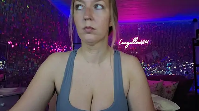 lucyallen4201 online show from May 7, 2026, 10:18 am