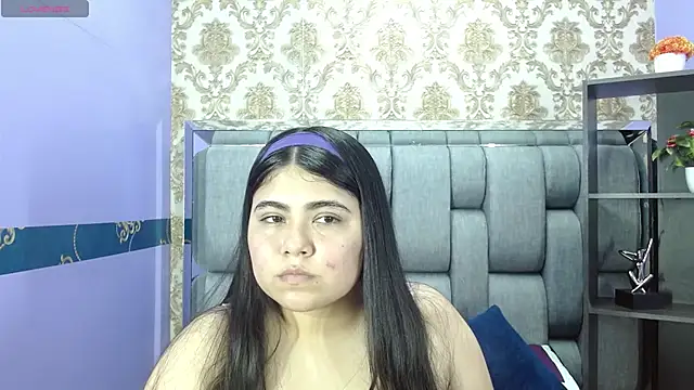 Laura Copers online show from May 10, 2026, 2:37 am