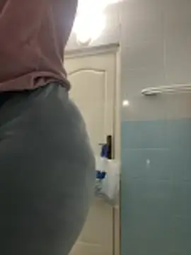 Layla-daloua online show from February 11, 2026, 4:29 pm