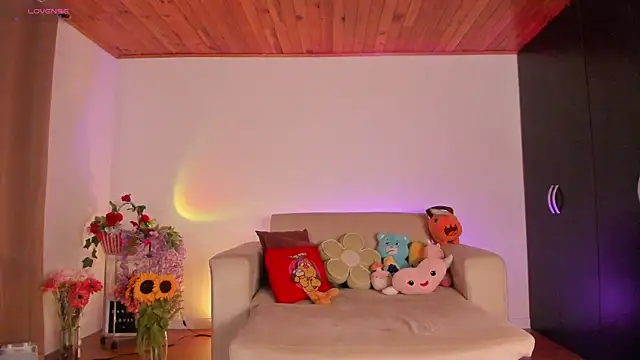 DAKOTA LOVEE online show from October 5, 2025, 5:09 am