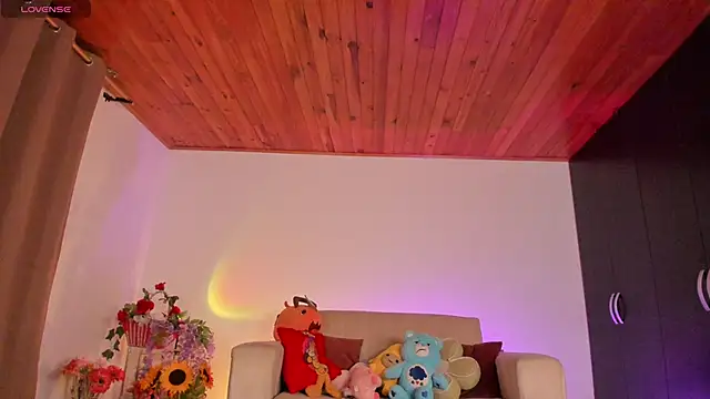 DAKOTA LOVEE online show from October 4, 2025, 6:37 am