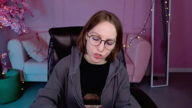 AphexQueen online show from February 28, 2025, 4:10 pm