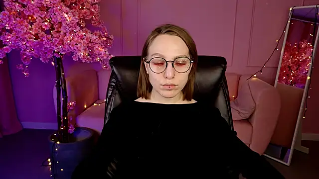 AphexQueen online show from March 7, 2025, 7:27 pm