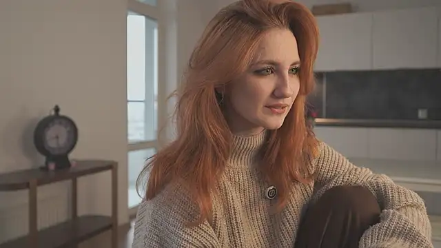 EsmaCrumbley online show from October 15, 2025, 4:22 am