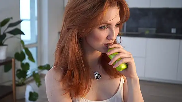 EsmaCrumbley online show from November 9, 2025, 4:16 am