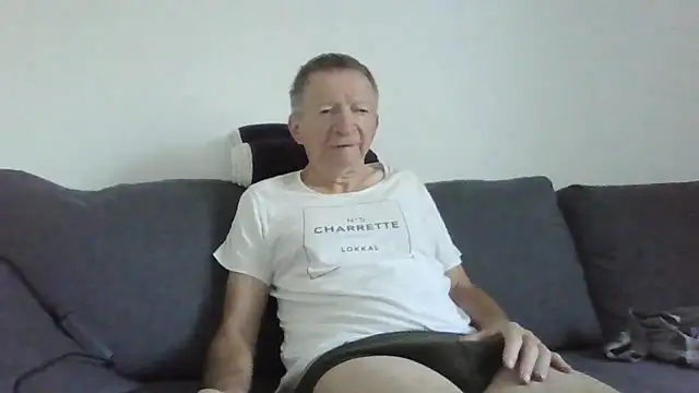 naturiste974 online show from June 7, 2026, 5:23 am