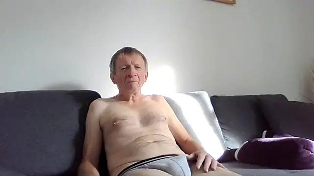 naturiste974 online show from October 1, 2025, 3:05 pm